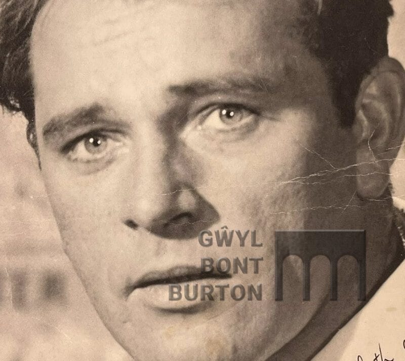 Llun proffil sepia Richard Burton