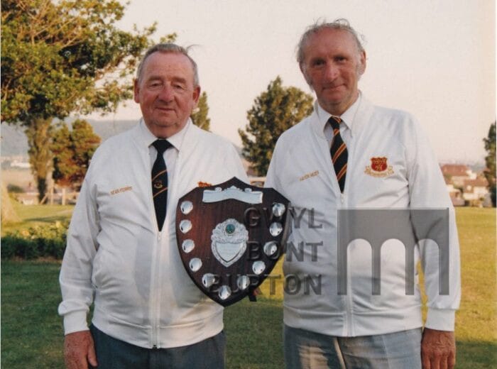 Bowls doubles winners Sean Ferris and Hayden Mizen AM
